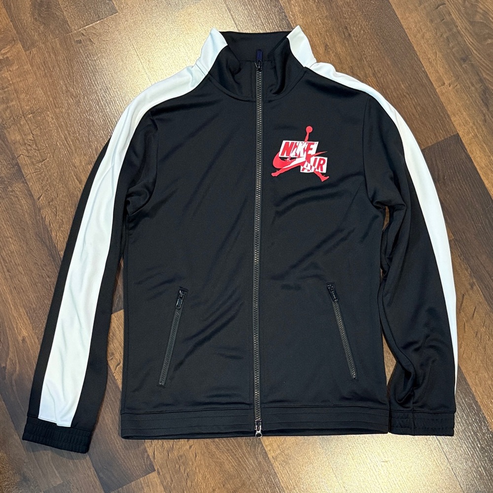 NWOT Nike Air Jordan Men's zip up jacket (size SMALL)